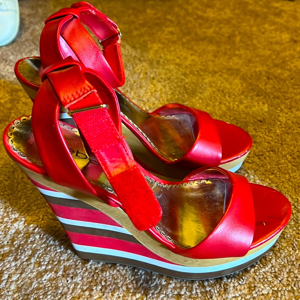 bebe red wedges